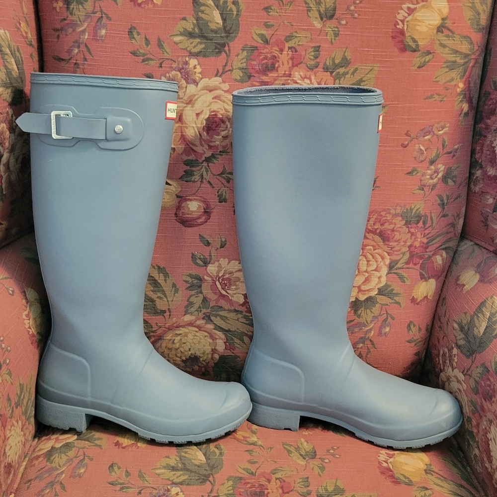 Original Hunter Boots, Size 7, Gull Gray Soft Blue. Comes With Box